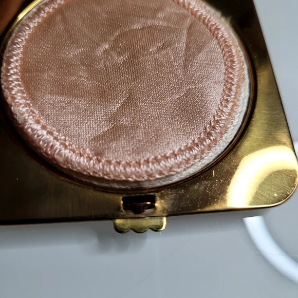 Gwenda Powder Compact - Picture 10 of 10